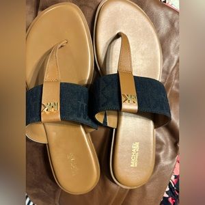 Michael Kors Verity Logo Leather Luggage/Black Sandal Women’s